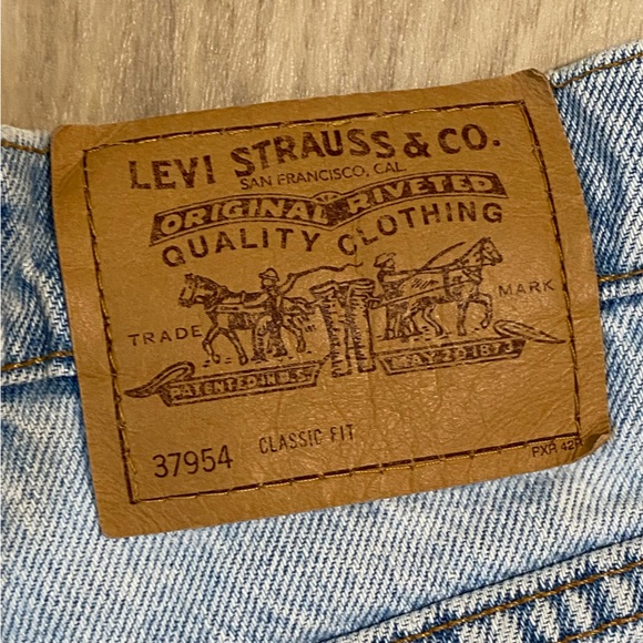 Vintage High Waisted Levi’s Shorts - Picture 2 of 6